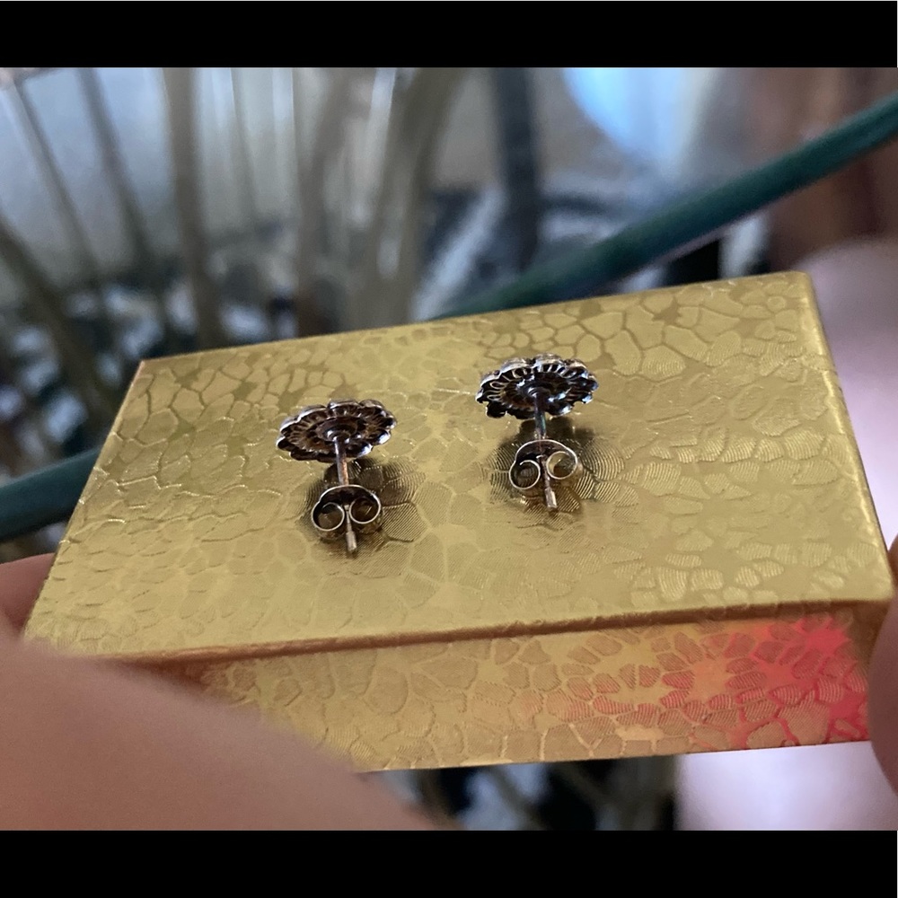 Sterling silver studs - Picture 3 of 3